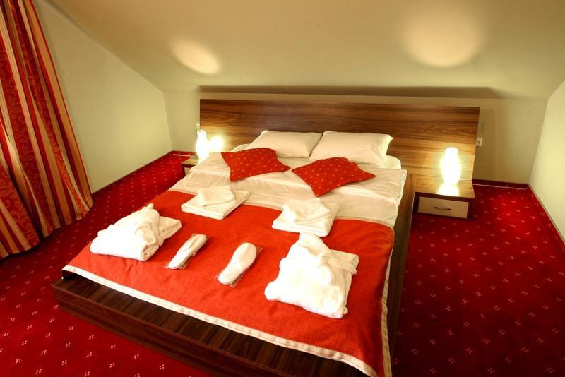 Maya House Hotel Predeal Bagian luar foto