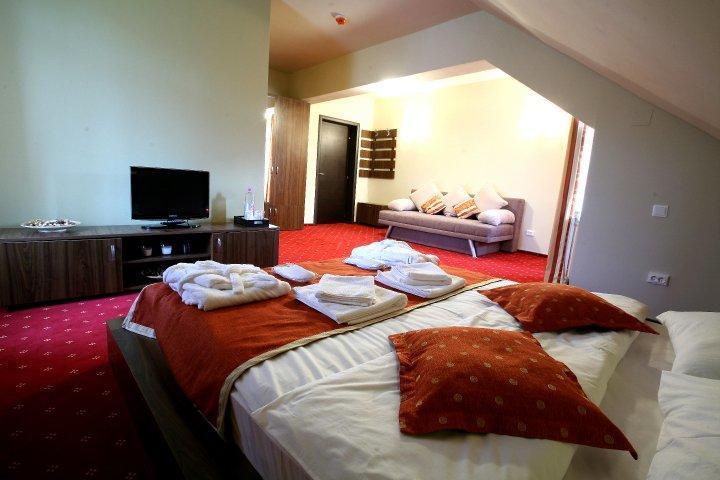 Maya House Hotel Predeal Bagian luar foto